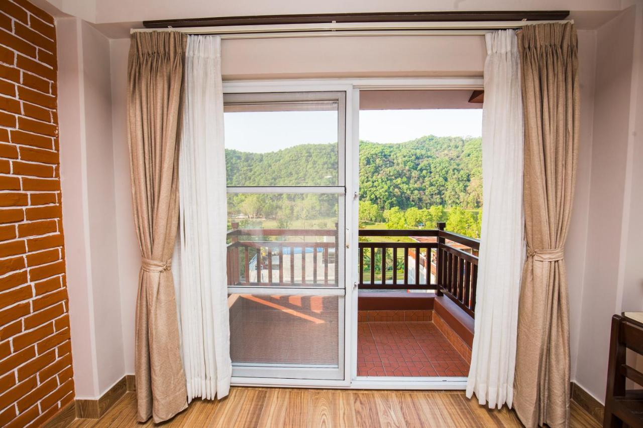 Hotel Kausi Покхара Экстерьер фото