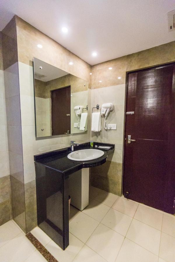 Hotel Kausi Покхара Экстерьер фото