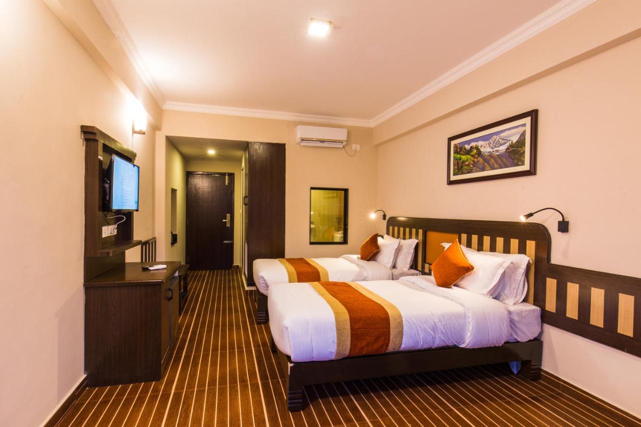 Hotel Kausi Покхара Экстерьер фото